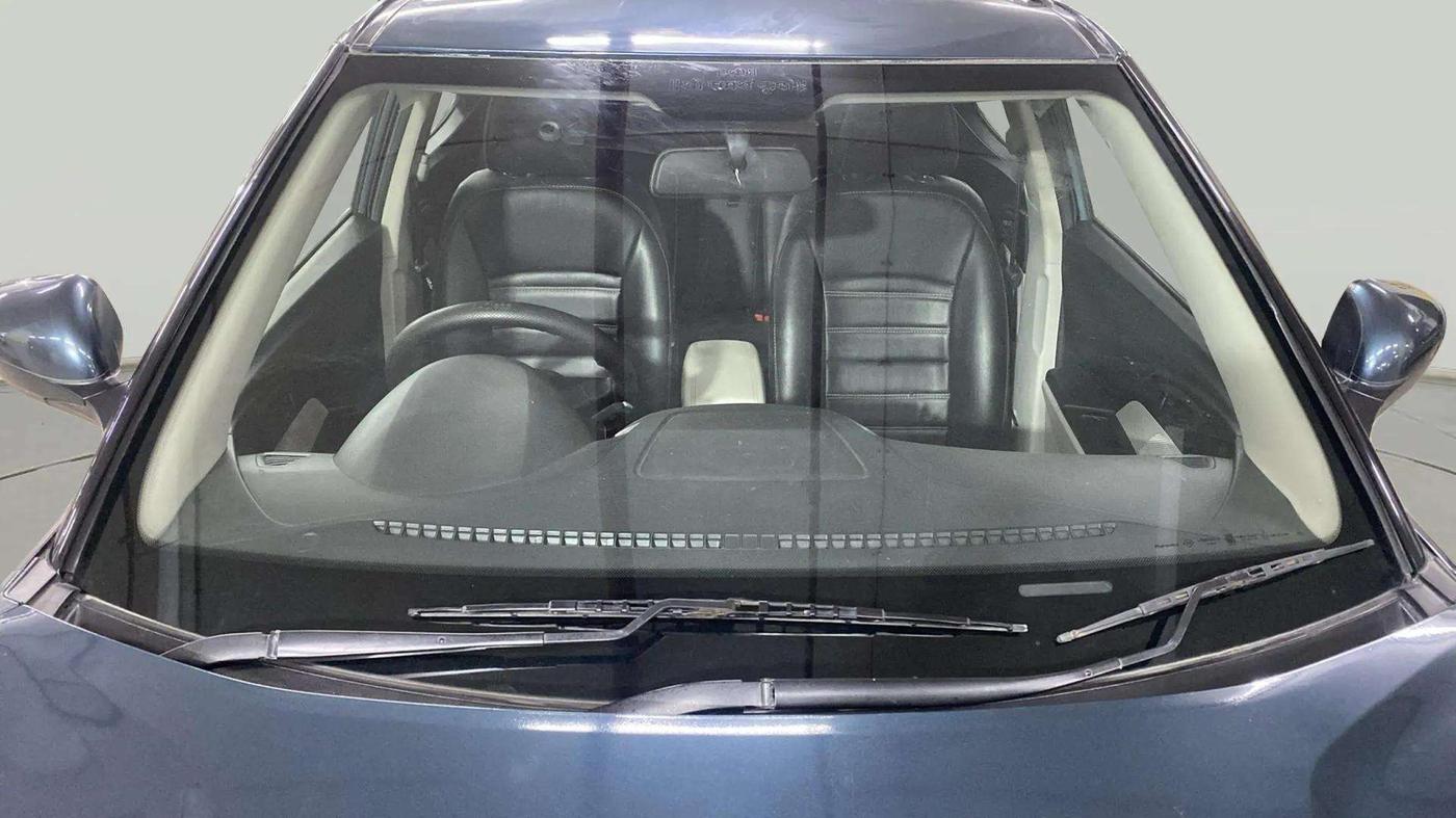 2020 Mahindra XUV300 W6 1.2 PETROL, Petrol, Manual, 31,817 km, Front Windshield