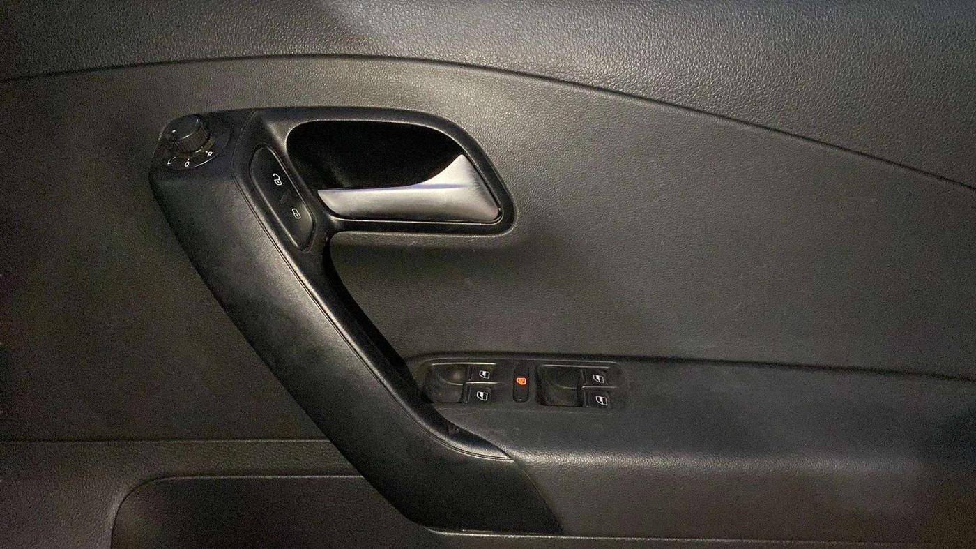 2020 Volkswagen Polo HIGHLINE PLUS 1.0, Petrol, Manual, 33,597 km, Driver Side Door Panels Control