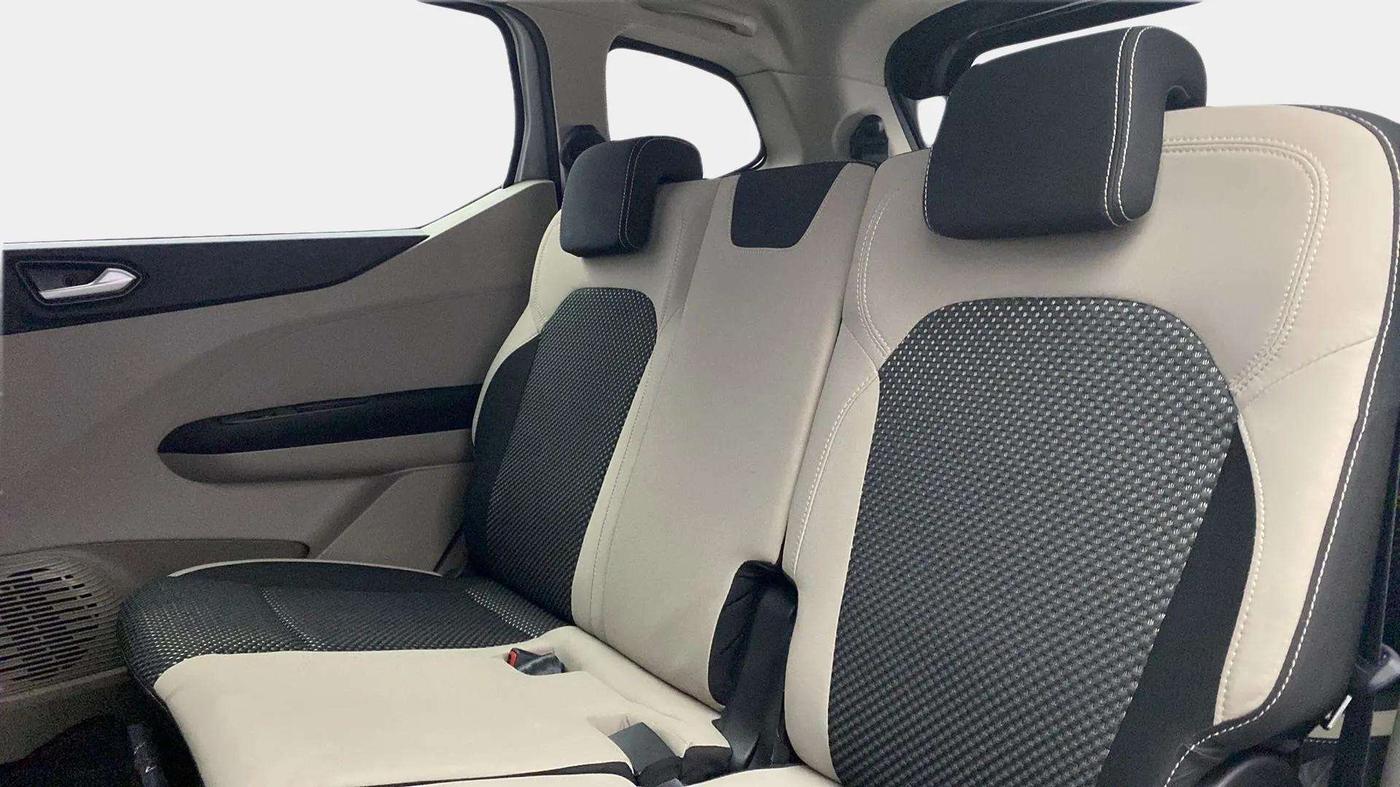 2021 Renault TRIBER RXZ AMT DUAL TONE, Petrol, Automatic, 23,620 km, Right Side Rear Door Cabin