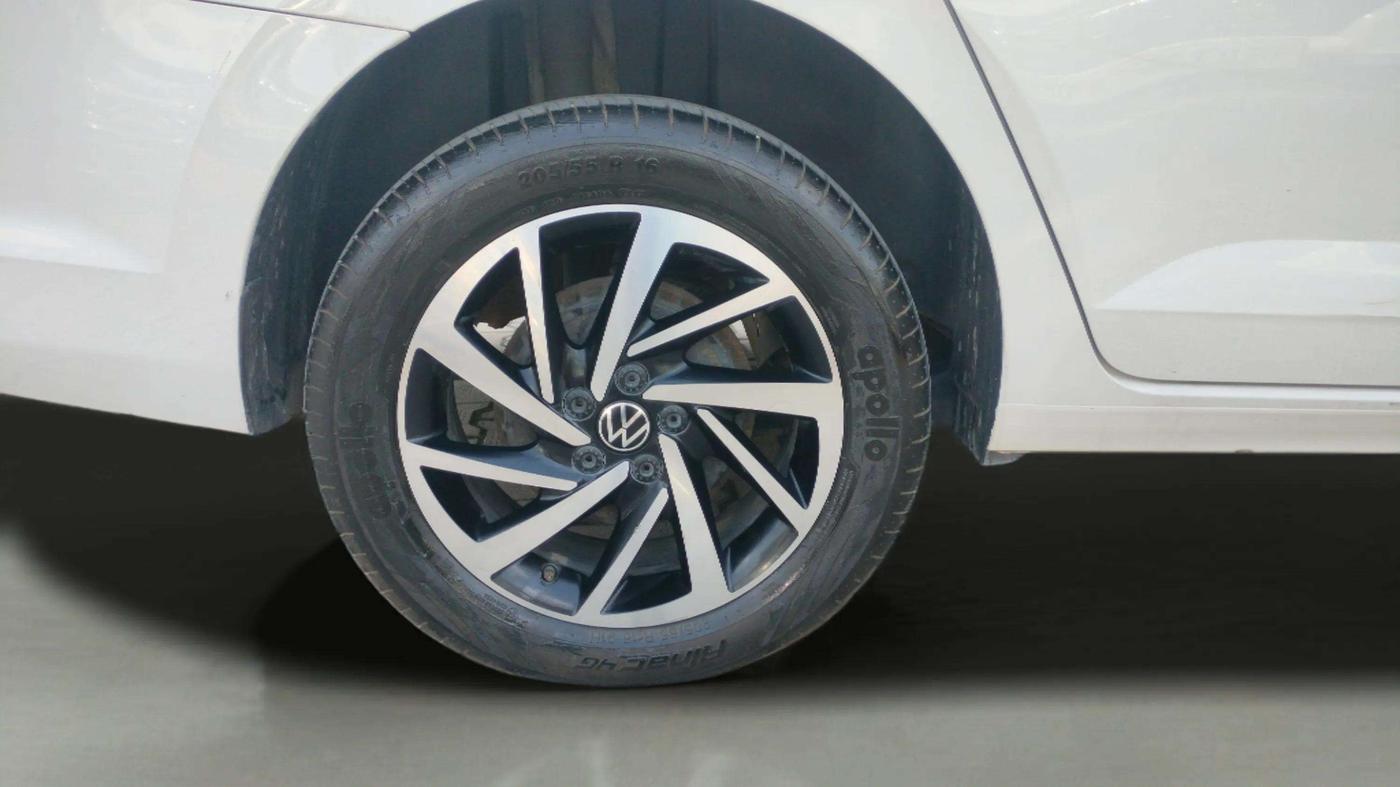 2023 Volkswagen VIRTUS TOPLINE TSI 1.0 AT, Petrol, Automatic, 23,916 km, Right Rear Wheel