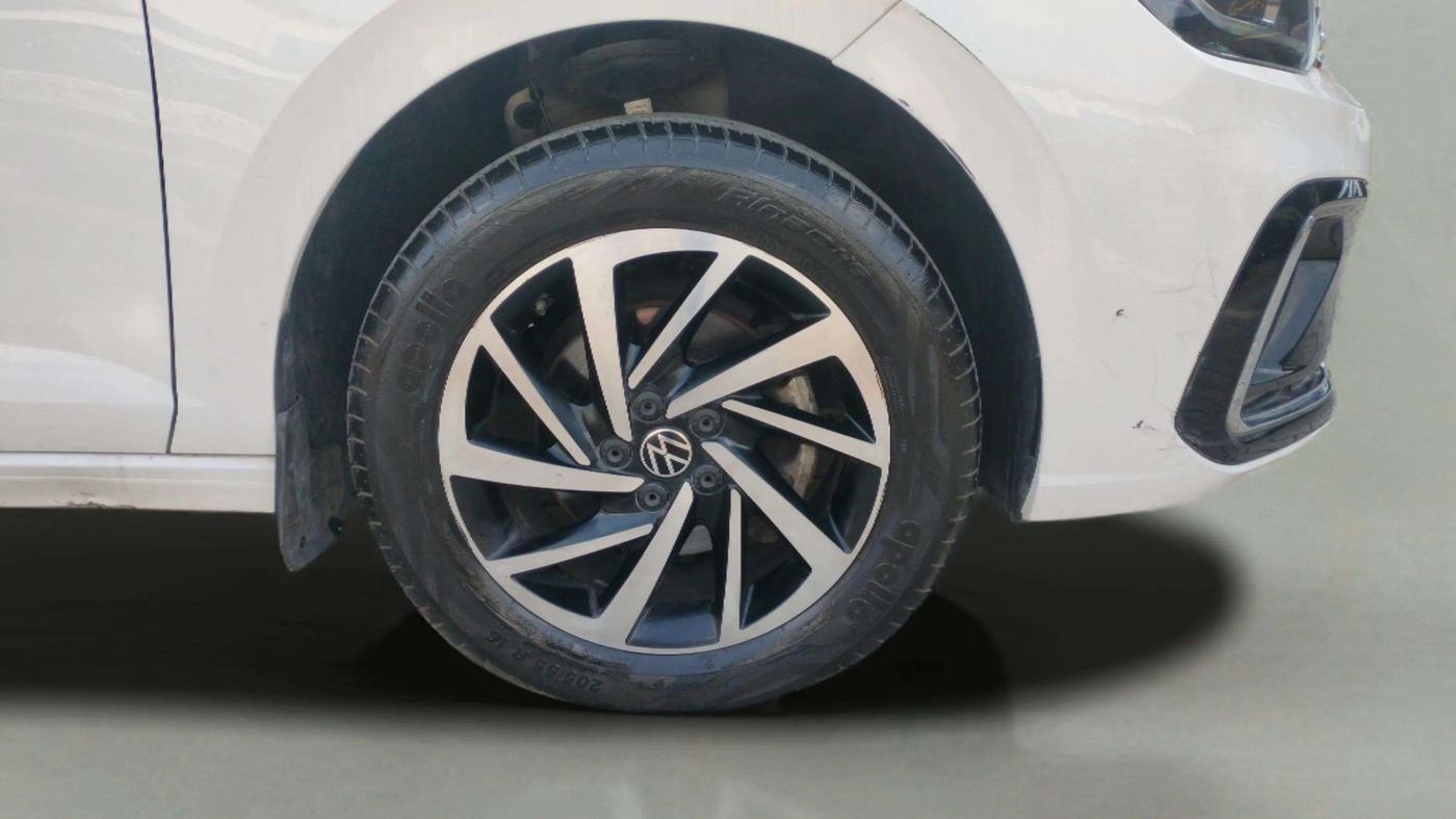 2023 Volkswagen VIRTUS TOPLINE TSI 1.0 AT, Petrol, Automatic, 23,916 km, Right Front Wheel