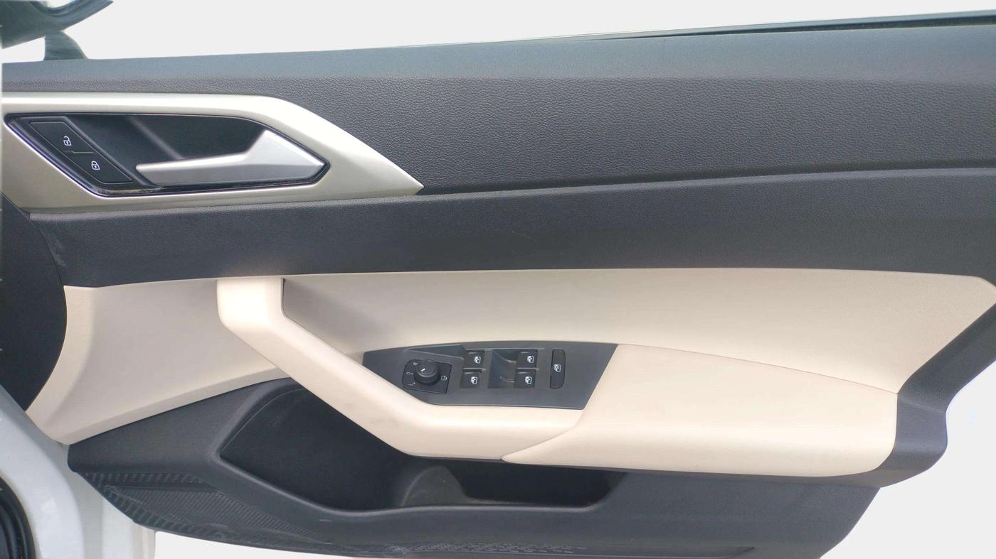 2023 Volkswagen VIRTUS TOPLINE TSI 1.0 AT, Petrol, Automatic, 23,916 km, Driver Side Door Panels Control