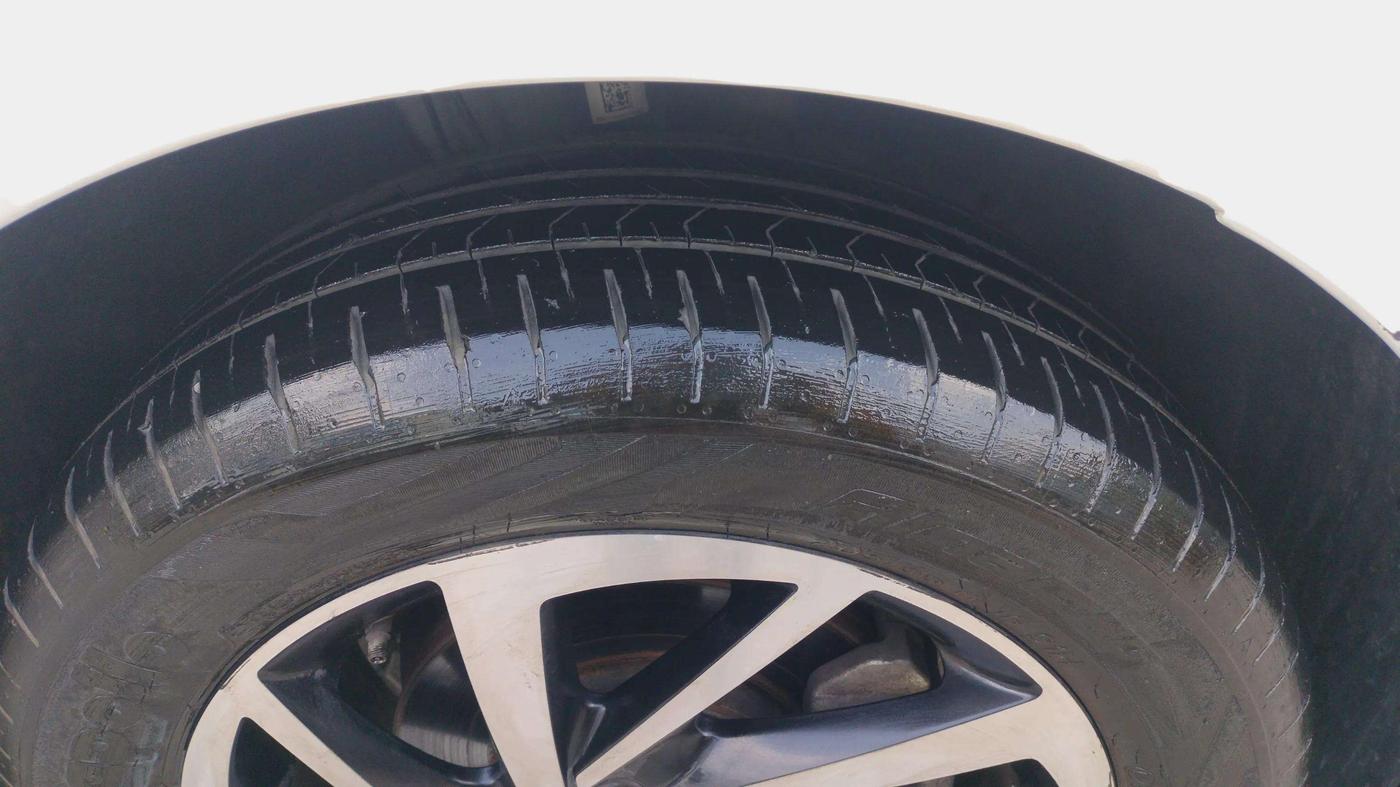 2023 Volkswagen VIRTUS TOPLINE TSI 1.0 AT, Petrol, Automatic, 23,916 km, Right Front Tyre Tread
