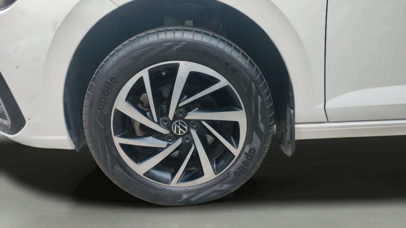 2023 Volkswagen VIRTUS TOPLINE TSI 1.0 AT, Petrol, Automatic, 23,916 km, Left Front Wheel