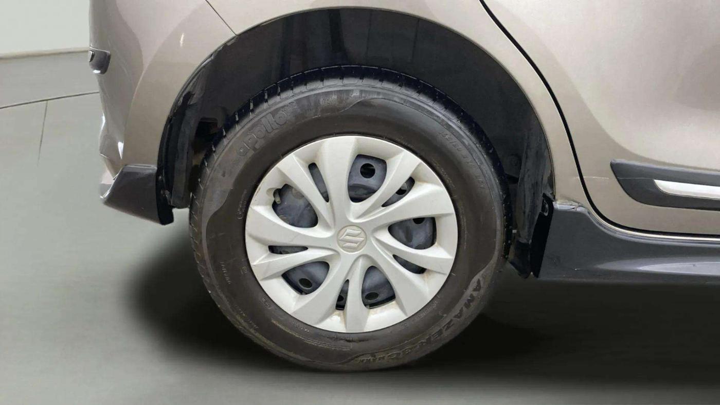 2020 Maruti Swift VXI, Petrol, Manual, 17,477 km, Right Rear Wheel