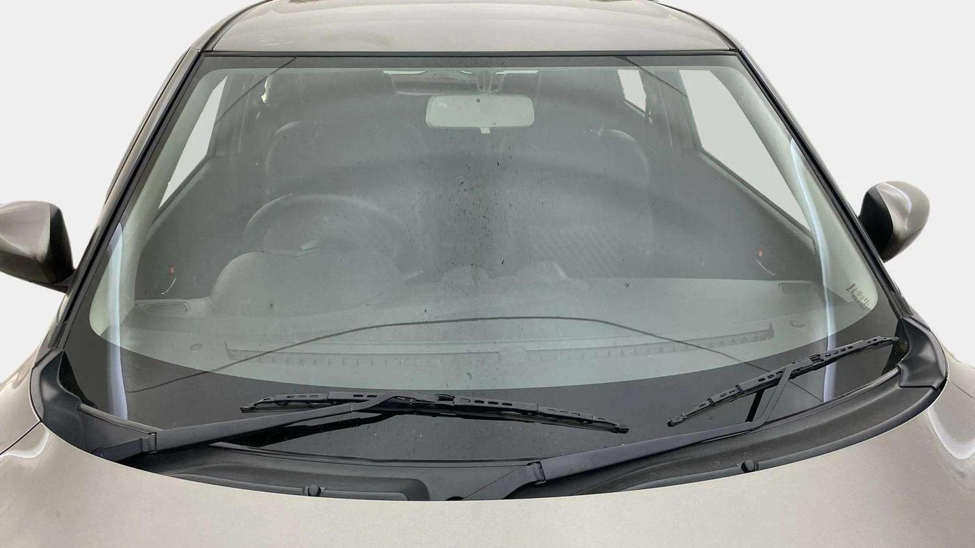 2020 Maruti Swift VXI, Petrol, Manual, 17,477 km, Front Windshield