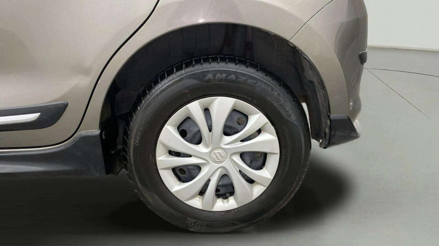 2020 Maruti Swift VXI, Petrol, Manual, 17,477 km, Left Rear Wheel