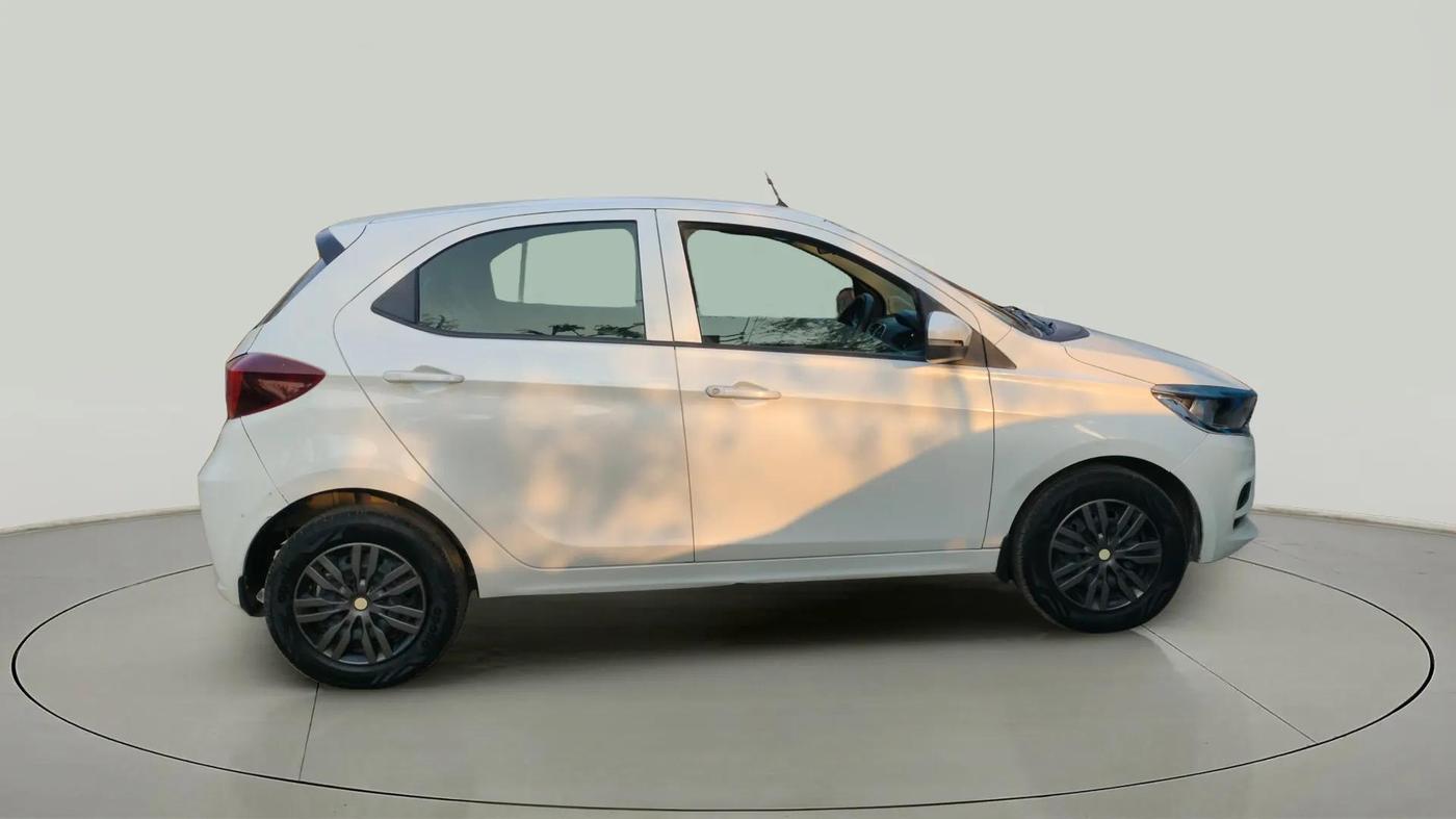 2020 Tata Tiago XT PETROL, Petrol, Manual, 1,01,806 km, Right Side View
