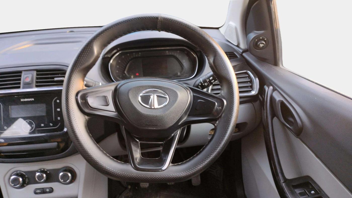 2020 Tata Tiago XT PETROL, Petrol, Manual, 1,01,806 km, Steering Wheel Close Up