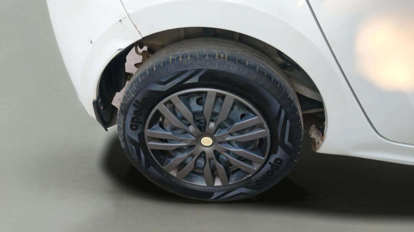2020 Tata Tiago XT PETROL, Petrol, Manual, 1,01,806 km, Right Rear Wheel