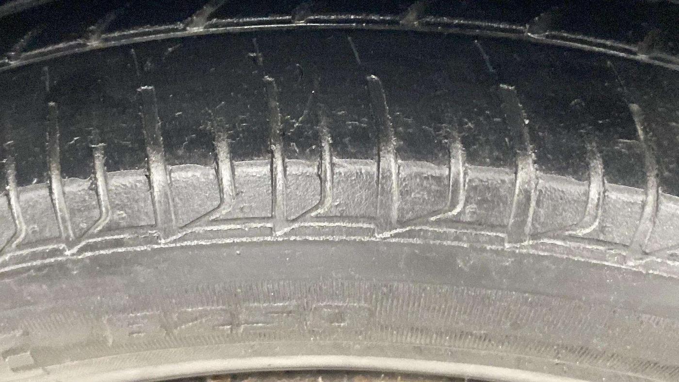 2018 Maruti IGNIS DELTA 1.2 AMT, CNG, Automatic, 35,646 km, Left Rear Tyre Tread