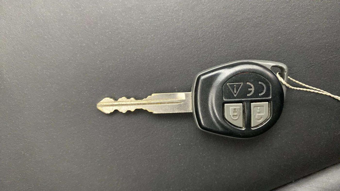 2018 Maruti IGNIS DELTA 1.2 AMT, CNG, Automatic, 35,646 km, Key Close Up