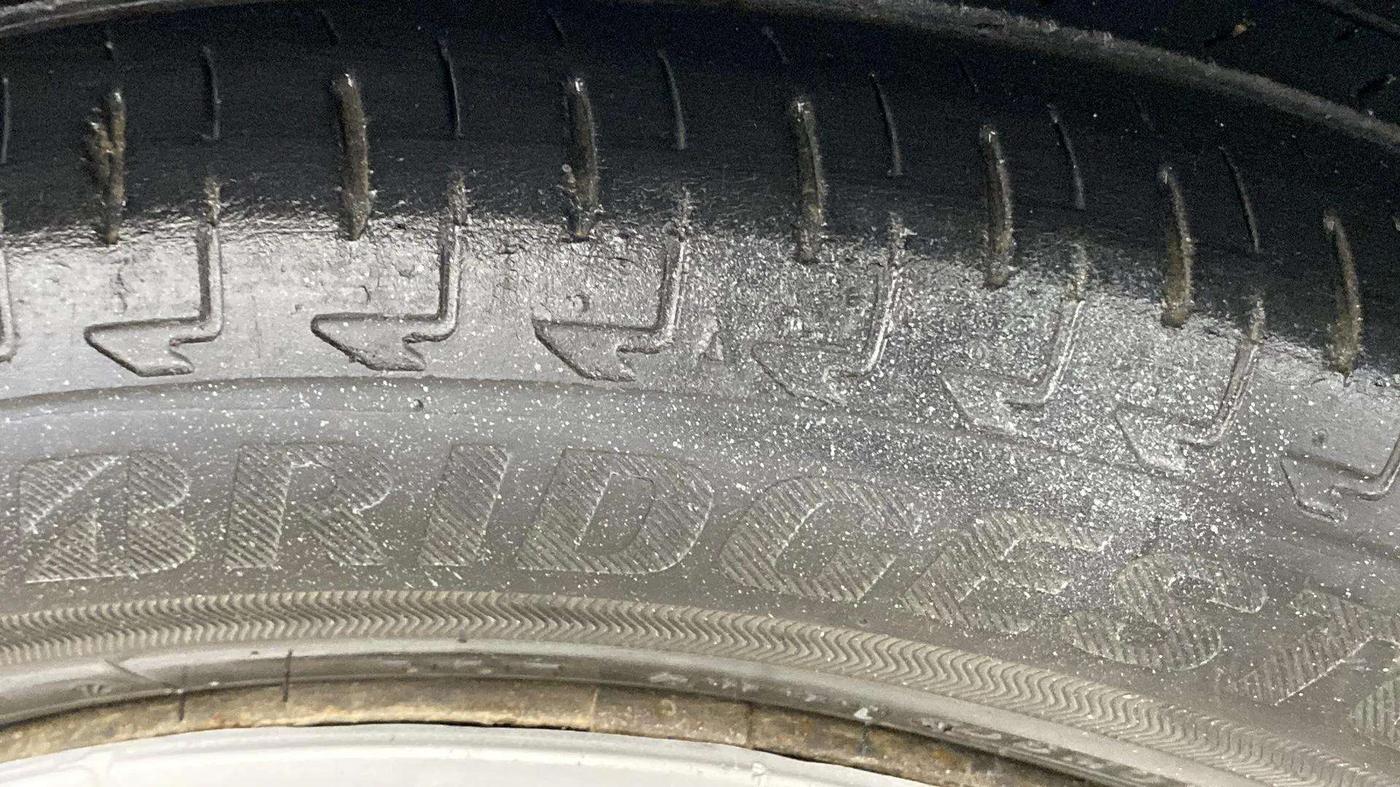 2018 Maruti IGNIS DELTA 1.2 AMT, CNG, Automatic, 35,646 km, Left Front Tyre Tread