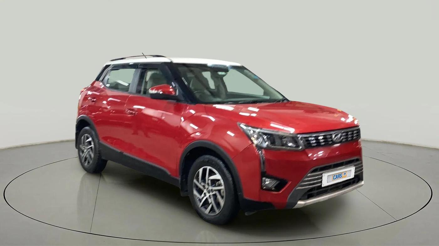 2022 Mahindra XUV300 W8 (O) 1.2 PETROL AMT DUAL TONE, Petrol, Automatic, 7,936 km, SRP