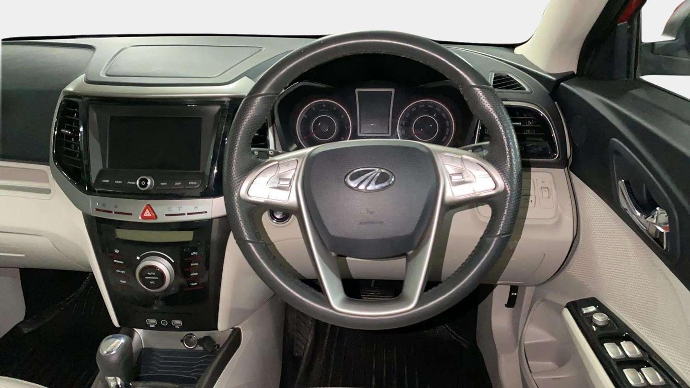 2022 Mahindra XUV300 W8 (O) 1.2 PETROL AMT DUAL TONE, Petrol, Automatic, 7,936 km, Steering Wheel Close Up