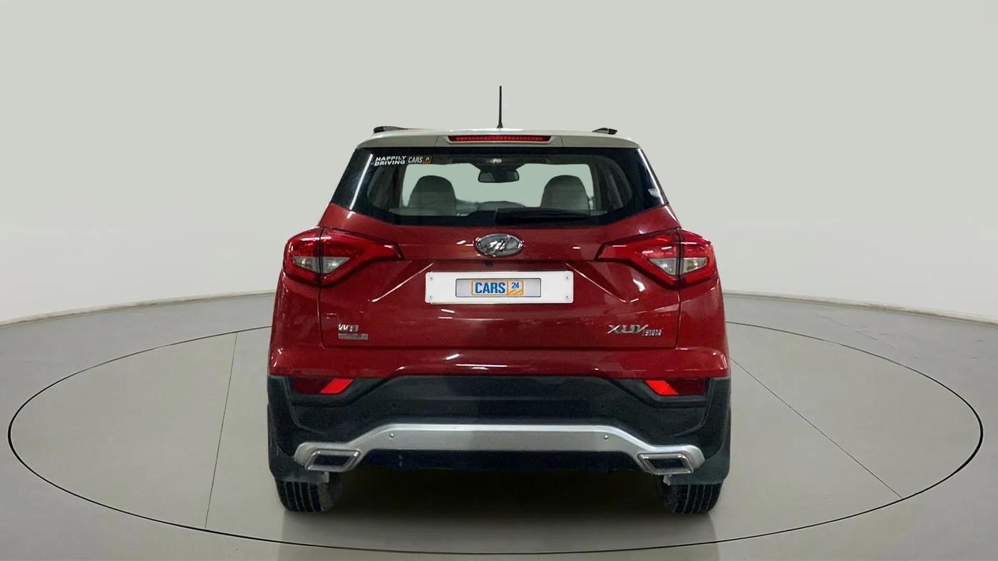 2022 Mahindra XUV300 W8 (O) 1.2 PETROL AMT DUAL TONE, Petrol, Automatic, 7,936 km, Back/Rear