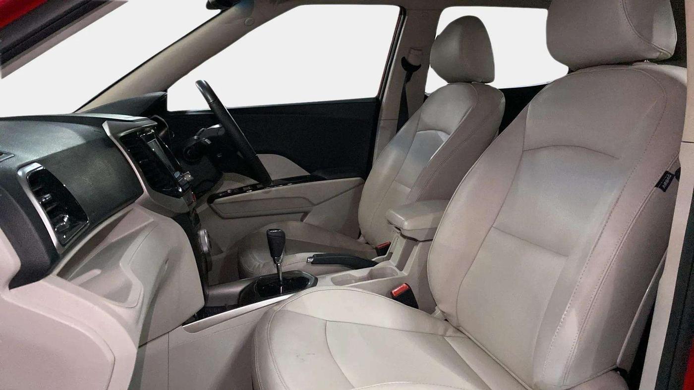 2022 Mahindra XUV300 W8 (O) 1.2 PETROL AMT DUAL TONE, Petrol, Automatic, 7,936 km, Right Side Front Door Cabin