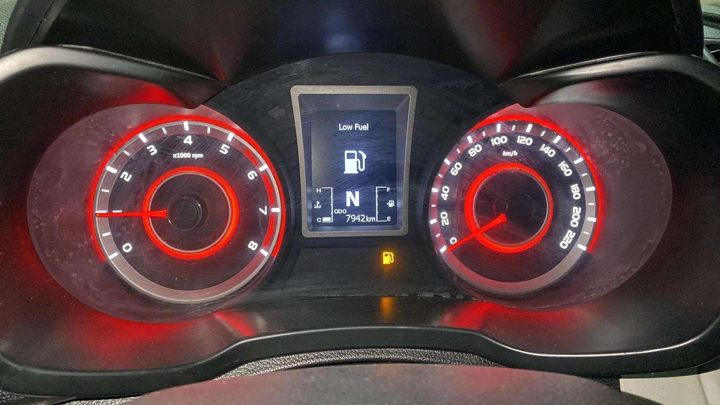 2022 Mahindra XUV300 W8 (O) 1.2 PETROL AMT DUAL TONE, Petrol, Automatic, 7,936 km, Odometer Image