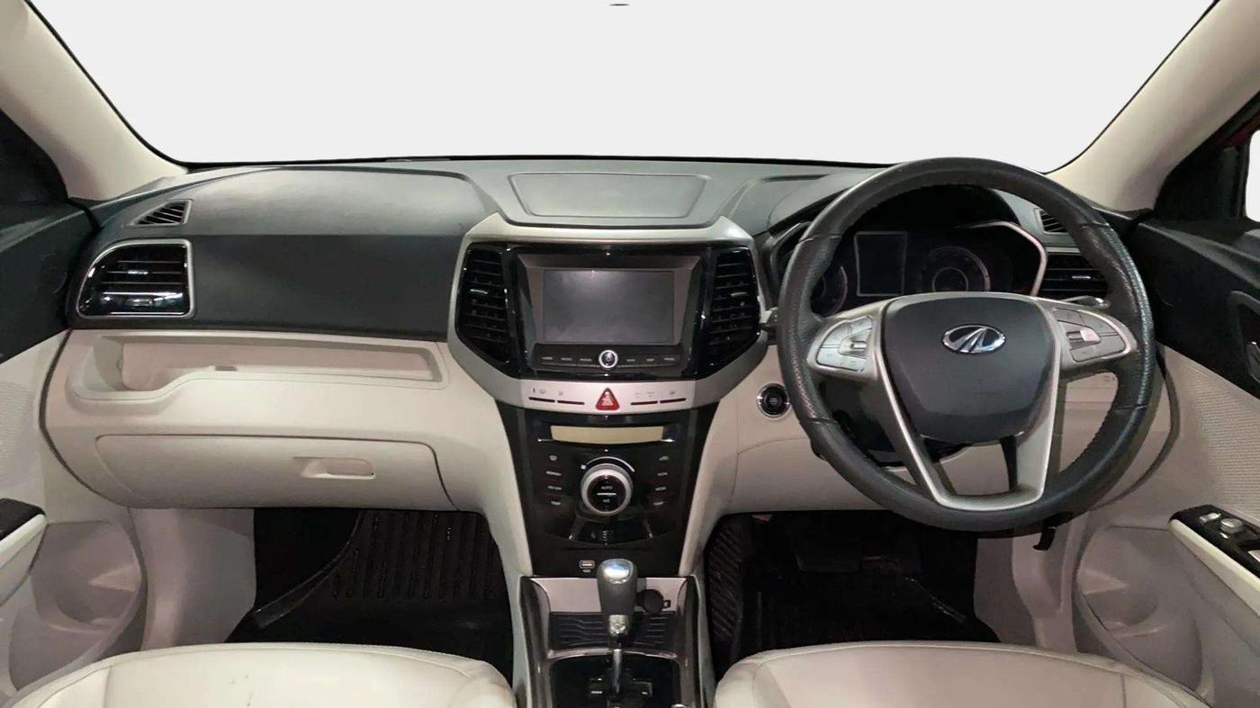 2022 Mahindra XUV300 W8 (O) 1.2 PETROL AMT DUAL TONE, Petrol, Automatic, 7,936 km, Dashboard