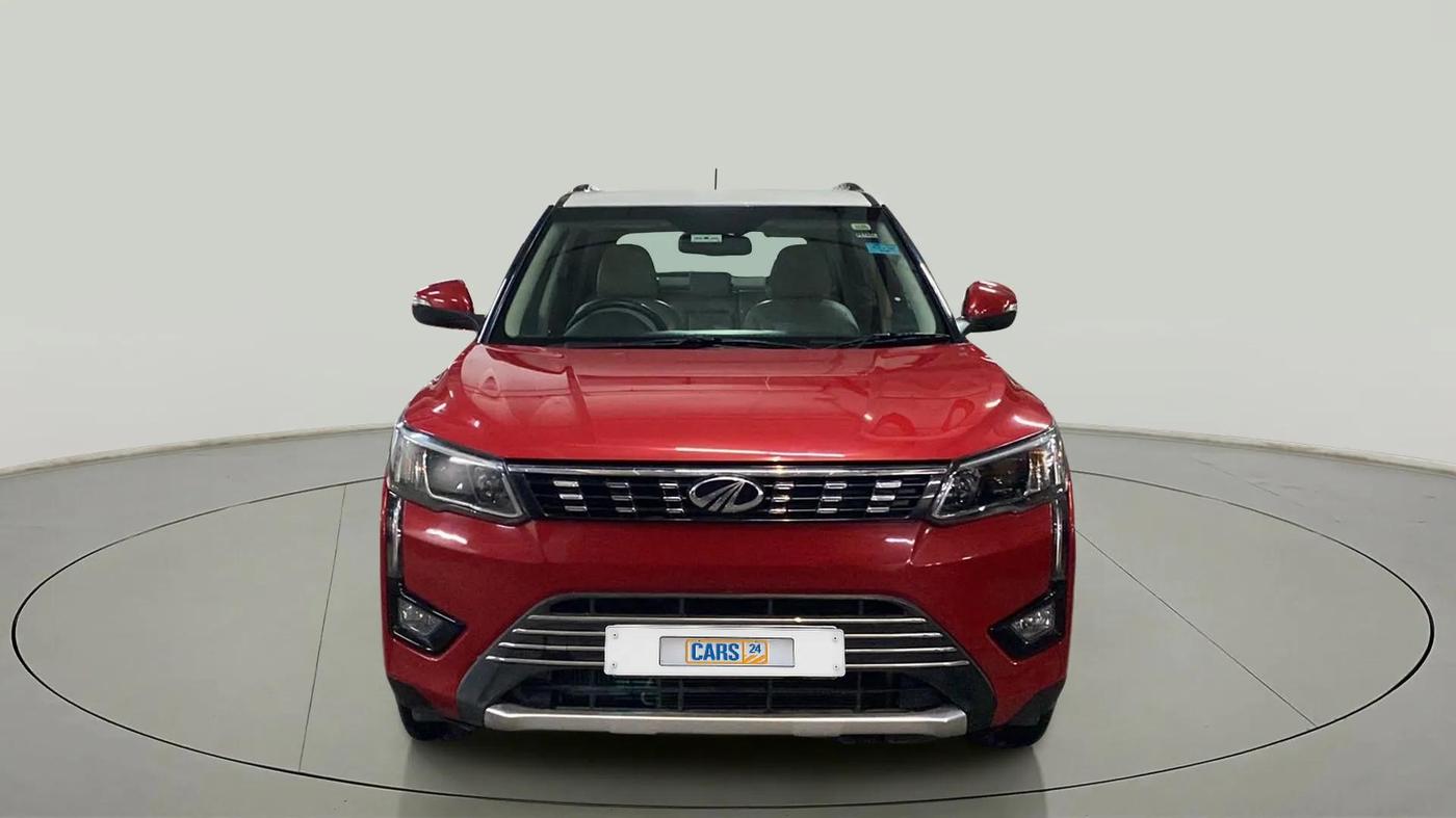 2022 Mahindra XUV300 W8 (O) 1.2 PETROL AMT DUAL TONE, Petrol, Automatic, 7,936 km, Front