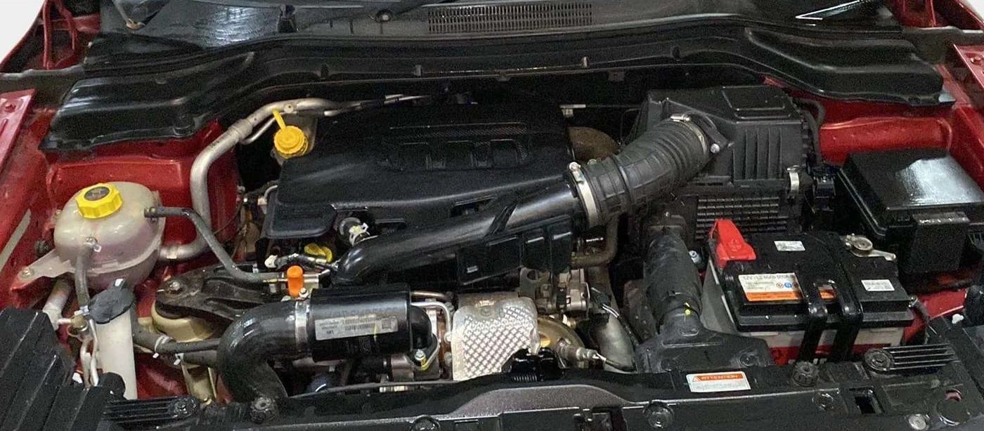 2022 Mahindra XUV300 W8 (O) 1.2 PETROL AMT DUAL TONE, Petrol, Automatic, 7,936 km, Open Bonet