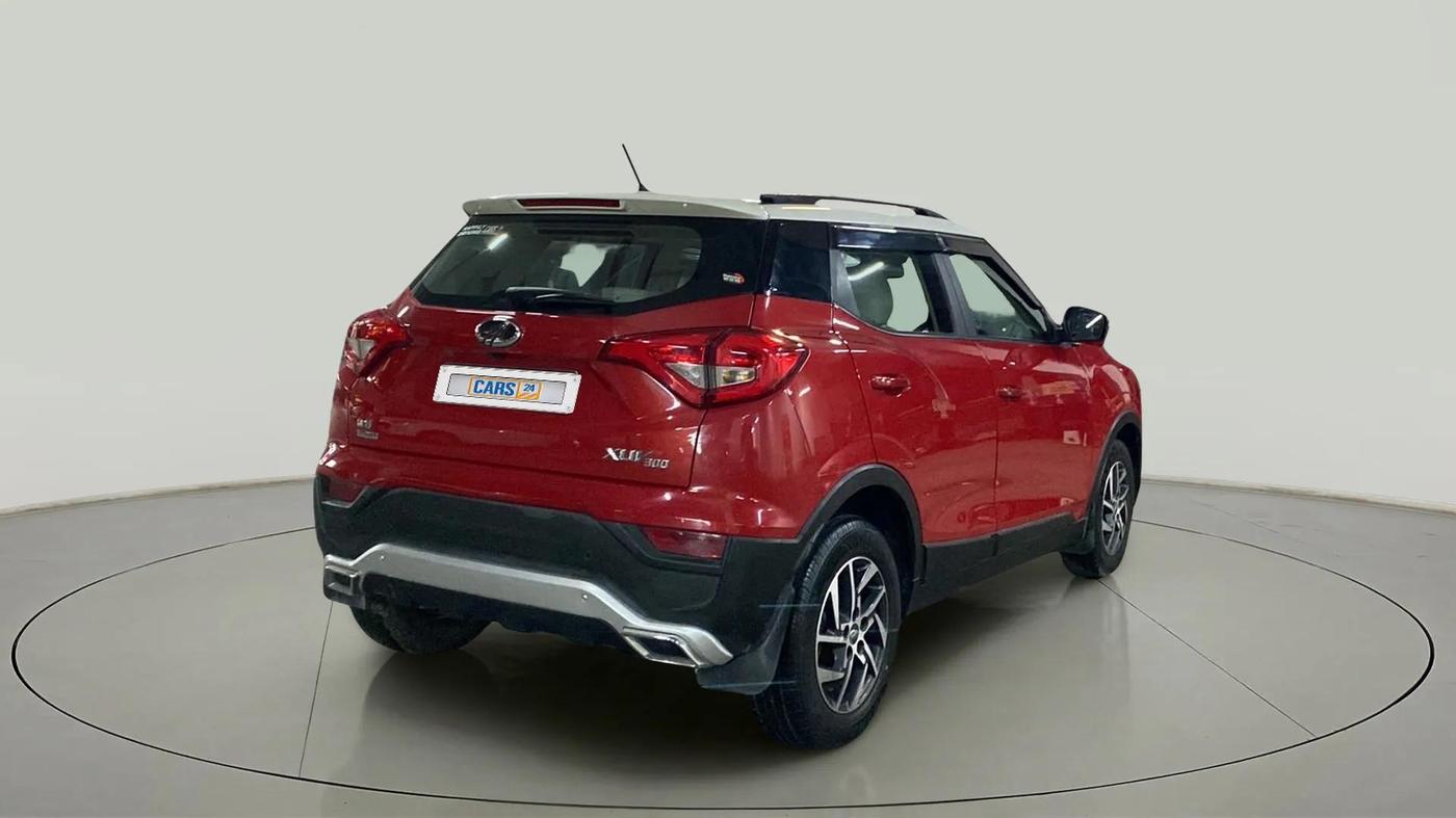 2022 Mahindra XUV300 W8 (O) 1.2 PETROL AMT DUAL TONE, Petrol, Automatic, 7,936 km, Right Back Diagonal