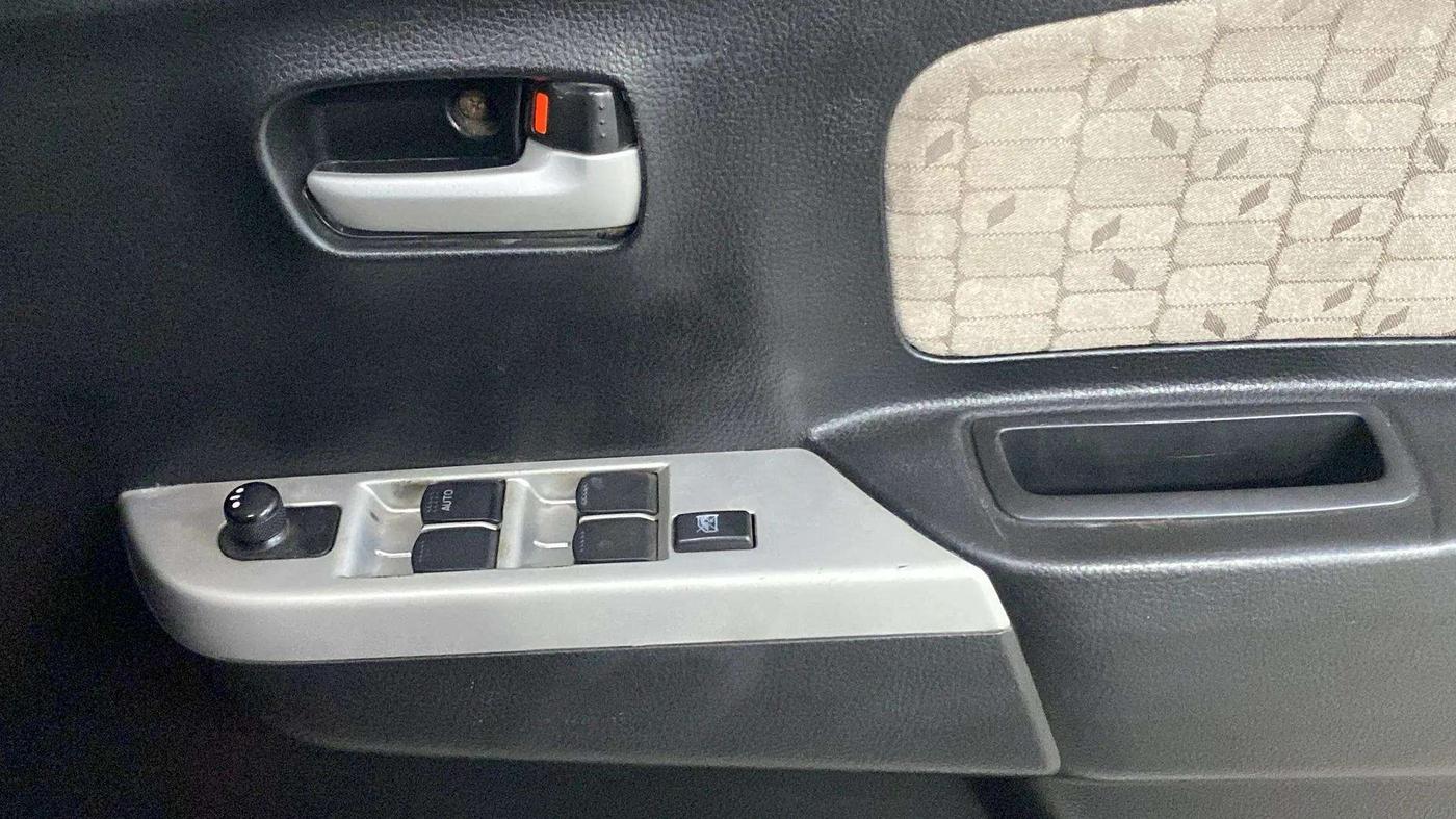 2015 Maruti Wagon R 1.0 VXI, Petrol, Manual, 40,310 km, Driver Side Door Panels Control