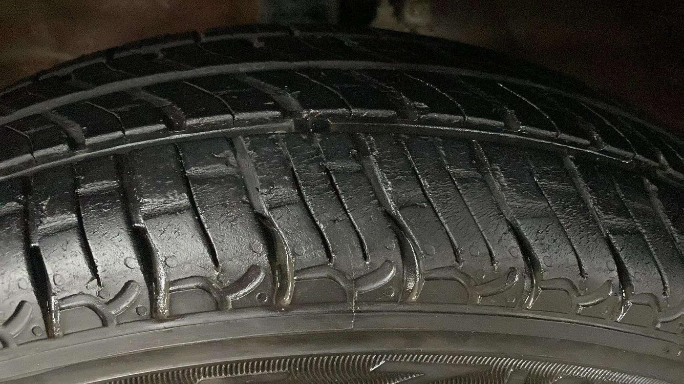 2015 Maruti Wagon R 1.0 VXI, Petrol, Manual, 40,310 km, Left Front Tyre Tread