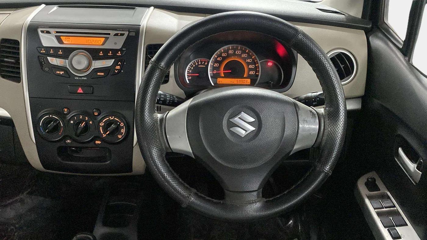 2015 Maruti Wagon R 1.0 VXI, Petrol, Manual, 40,310 km, Steering Wheel Close Up