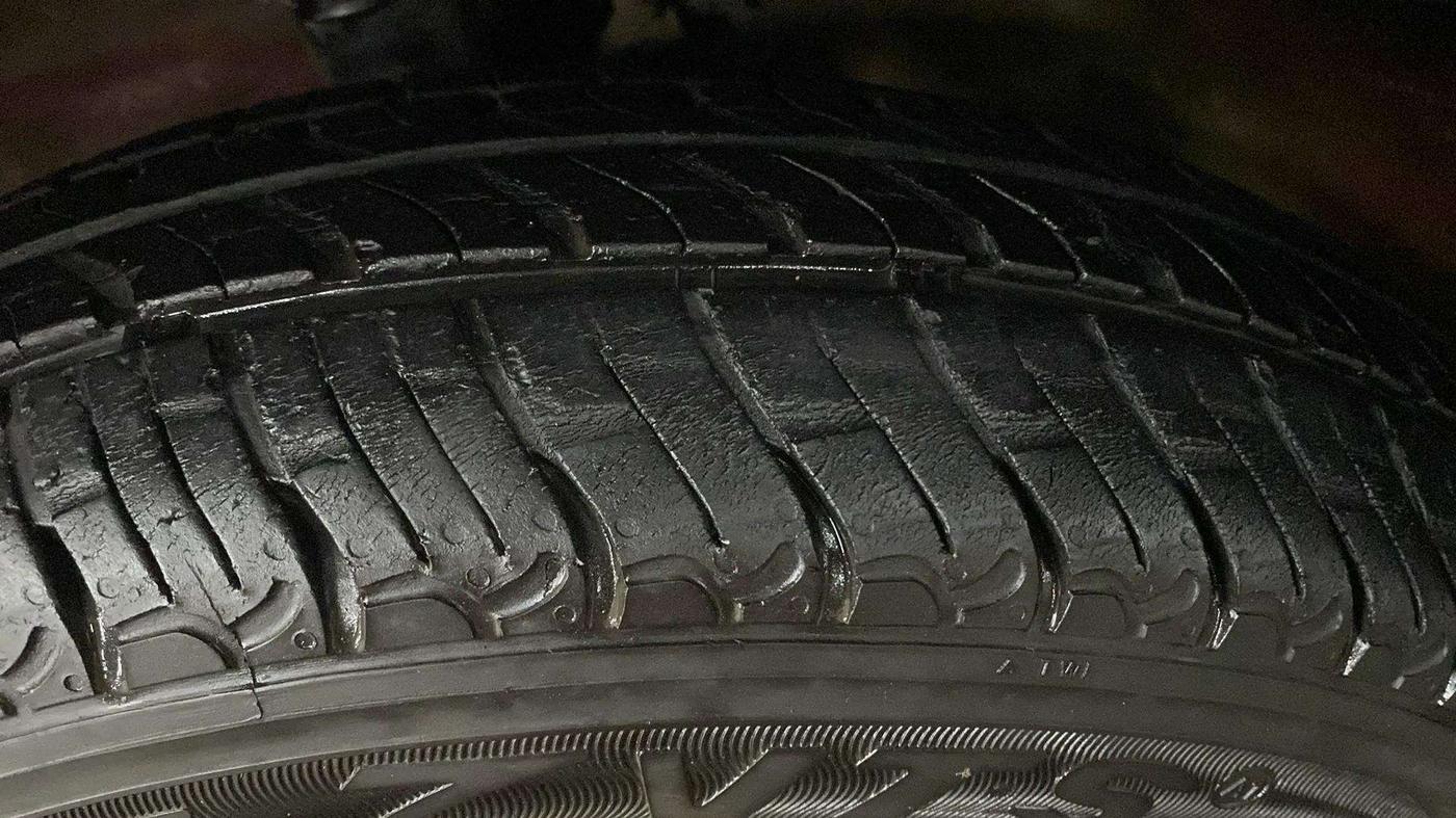 2015 Maruti Wagon R 1.0 VXI, Petrol, Manual, 40,310 km, Left Rear Tyre Tread