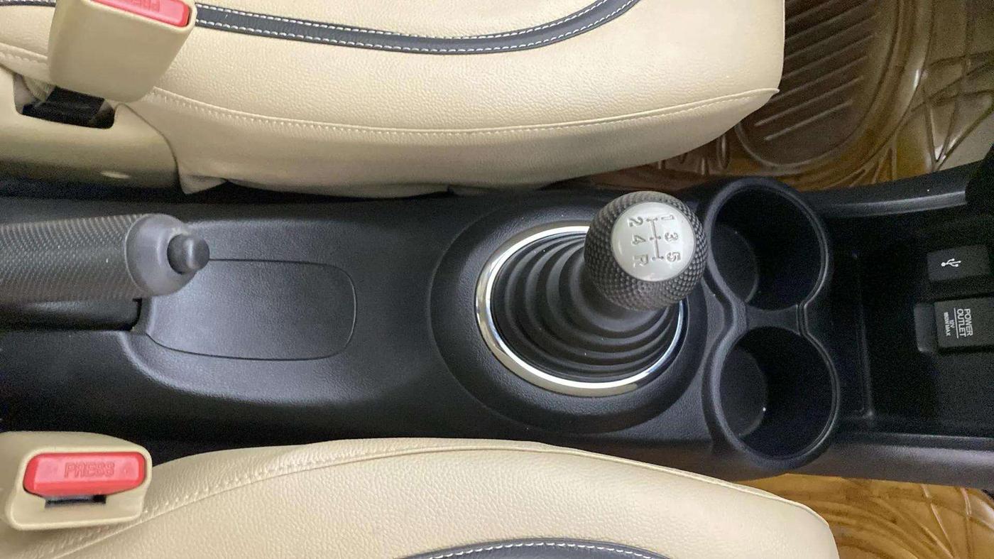 2018 Honda Brio S MT, Petrol, Manual, 16,230 km, Gear Lever