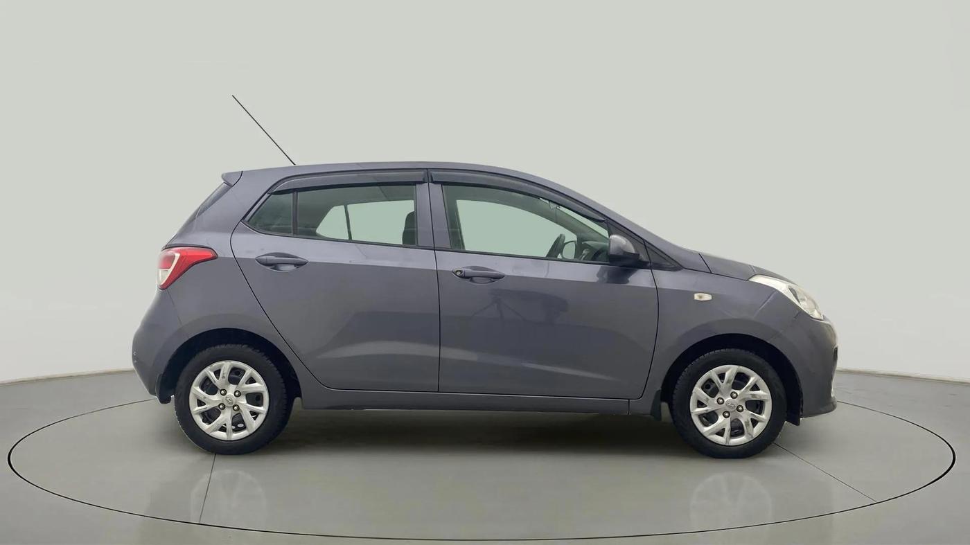 2017 Hyundai Grand i10 SPORTZ 1.2 KAPPA VTVT, Petrol, Manual, 33,998 km, Right Side View