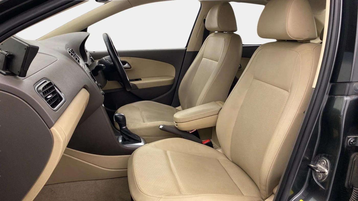 2016 Volkswagen Vento HIGHLINE PETROL AT, Petrol, Automatic, 74,449 km, Right Side Front Door Cabin