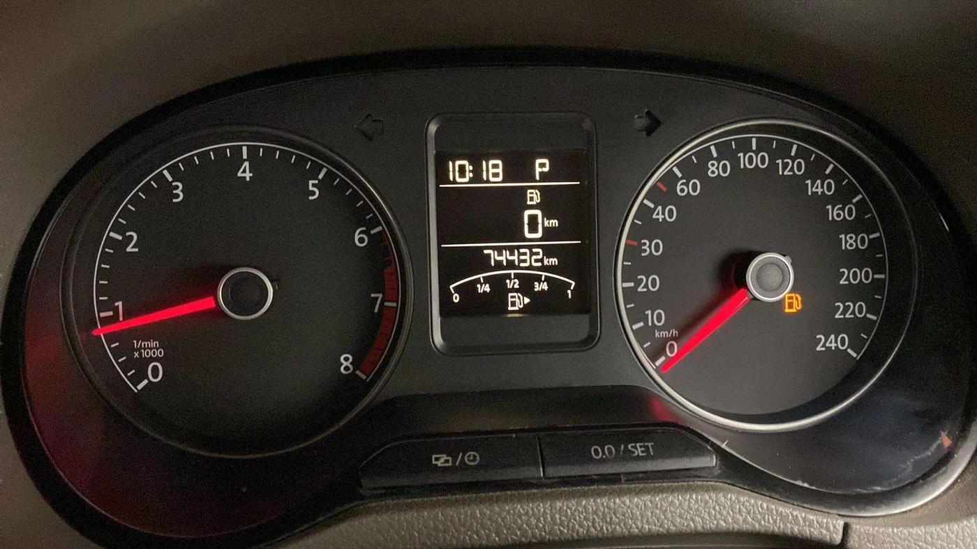 2016 Volkswagen Vento HIGHLINE PETROL AT, Petrol, Automatic, 74,449 km, Odometer Image