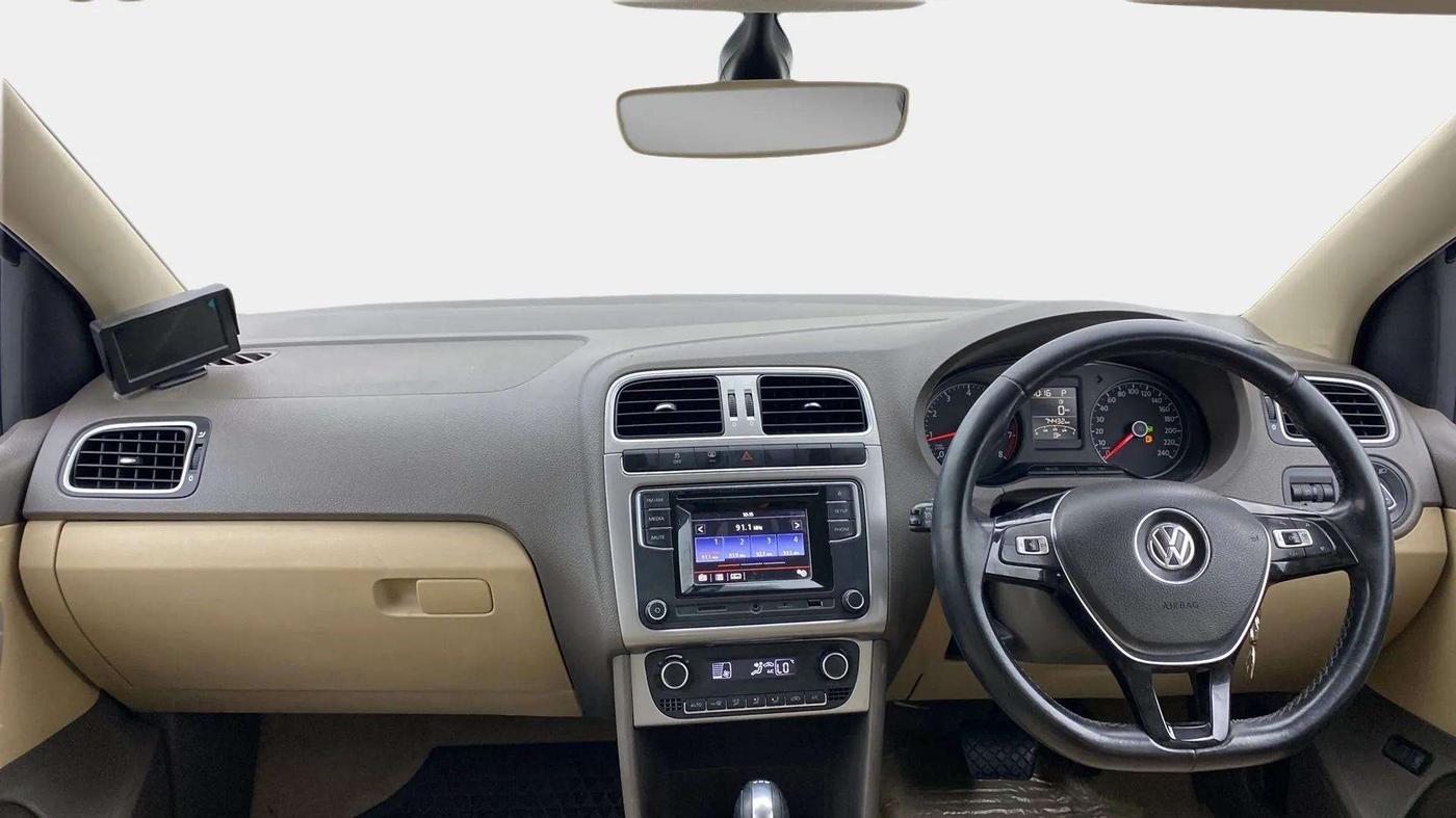 2016 Volkswagen Vento HIGHLINE PETROL AT, Petrol, Automatic, 74,449 km, Dashboard
