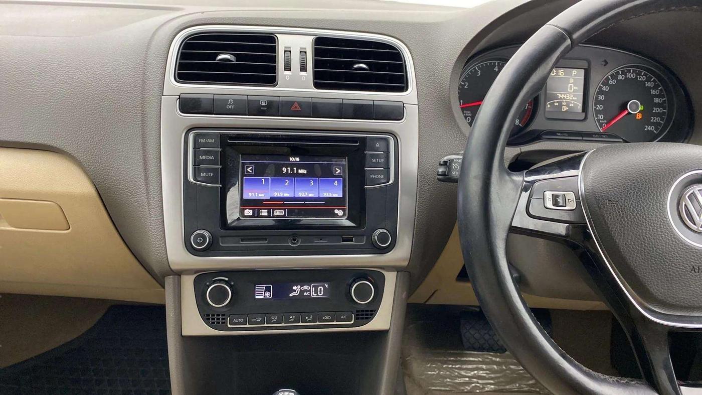 2016 Volkswagen Vento HIGHLINE PETROL AT, Petrol, Automatic, 74,449 km, Air Conditioner