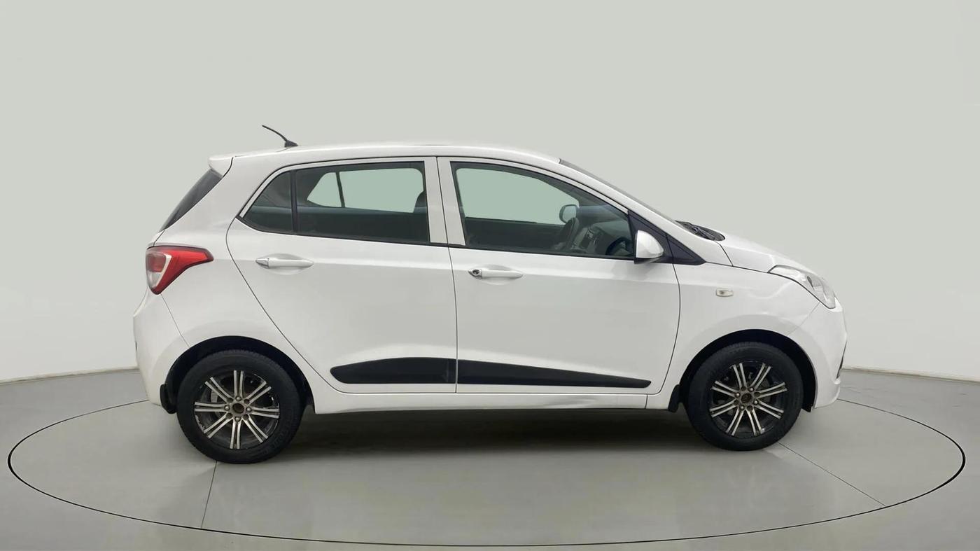 2016 Hyundai Grand i10 MAGNA 1.2 KAPPA VTVT, Petrol, Manual, 68,779 km, Right Side View