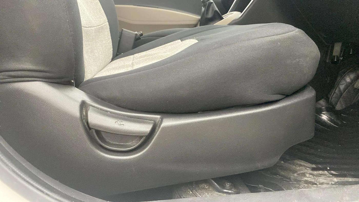 2016 Hyundai Grand i10 MAGNA 1.2 KAPPA VTVT, Petrol, Manual, 68,779 km, Driver Side Adjustment Panel