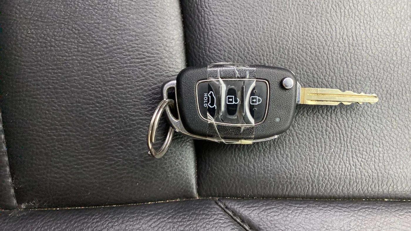 2023 Hyundai VENUE S(O) 1.2, Petrol, Manual, 37,275 km, Key Close Up