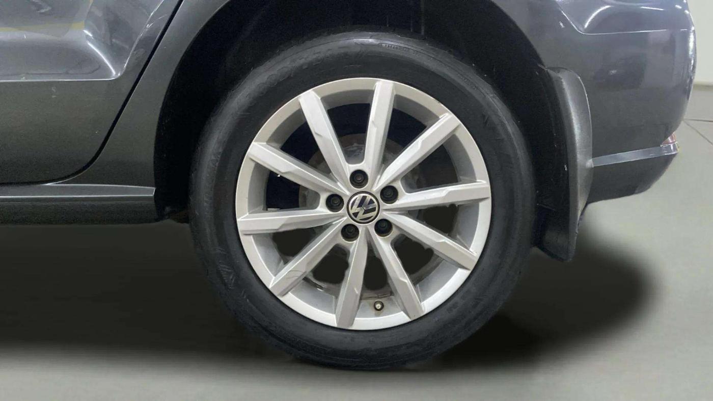 2017 Volkswagen Ameo HIGHLINE PLUS 1.5L AT 16 ALLOY, Diesel, Automatic, 48,736 km, Left Rear Wheel