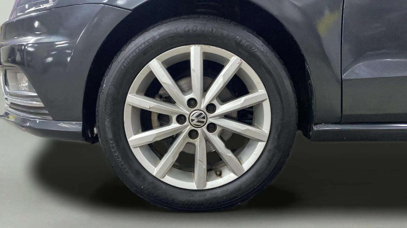 2017 Volkswagen Ameo HIGHLINE PLUS 1.5L AT 16 ALLOY, Diesel, Automatic, 48,736 km, Left Front Wheel