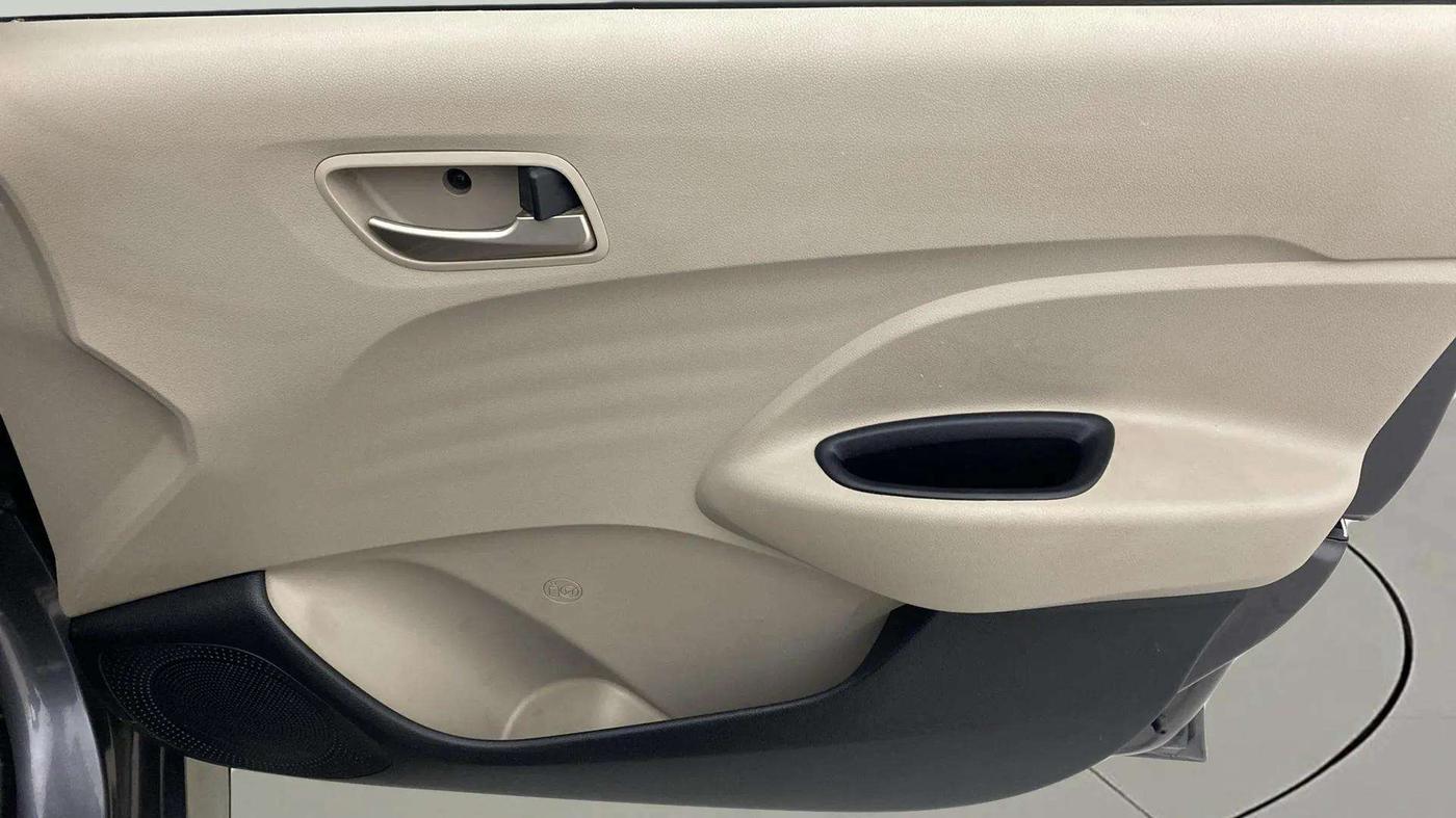 2020 Hyundai NEW SANTRO ASTA MT, Petrol, Manual, 33,206 km, Driver Side Door Panels Control