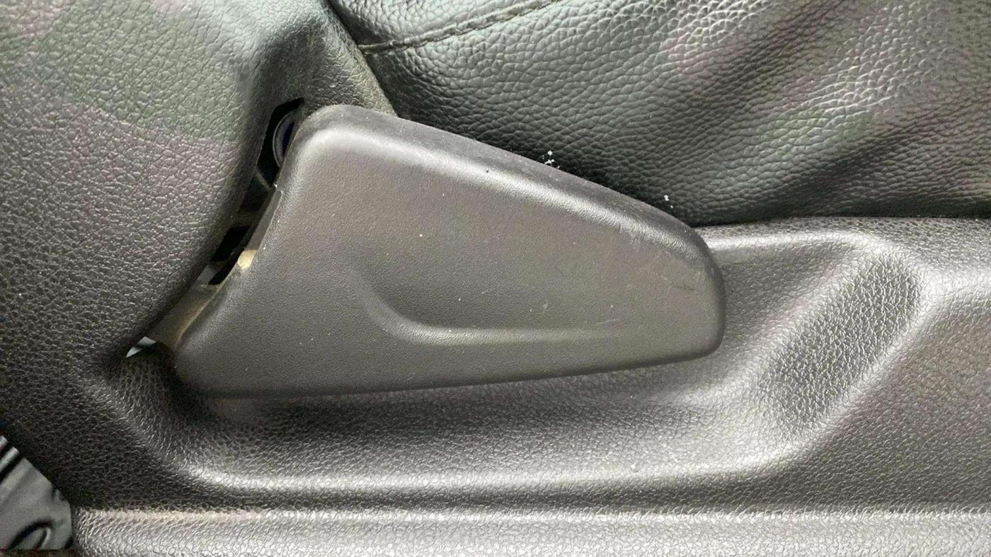 2019 Renault Kwid RXL, Petrol, Manual, 77,592 km, Driver Side Adjustment Panel