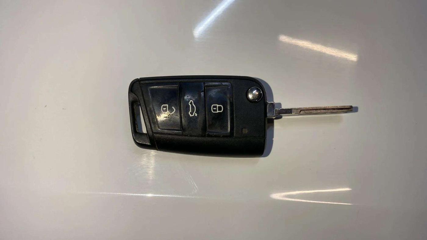 2021 Skoda KUSHAQ AMBITION 1.0L TSI MT, Petrol, Manual, 22,000 km, Key Close Up