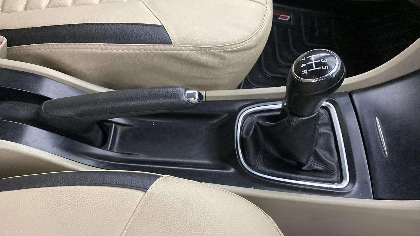 2019 Maruti Ciaz ZETA 1.5 SHVS MT PETROL, Petrol, Manual, 46,993 km, Gear Lever