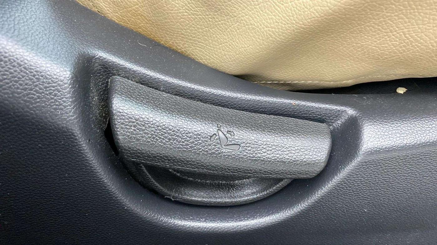 2015 Hyundai Grand i10 ASTA AT 1.2 KAPPA VTVT, Petrol, Automatic, 61,191 km, Driver Side Adjustment Panel
