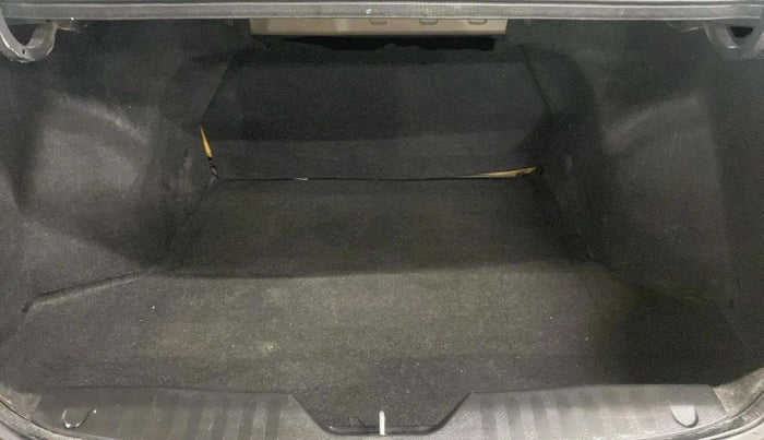 2015 Maruti Ciaz ZXI AT, Petrol, Automatic, 1,04,740 km, Boot Inside