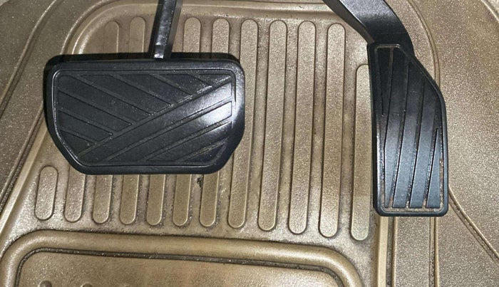 2015 Maruti Ciaz ZXI AT, Petrol, Automatic, 1,04,740 km, Pedals