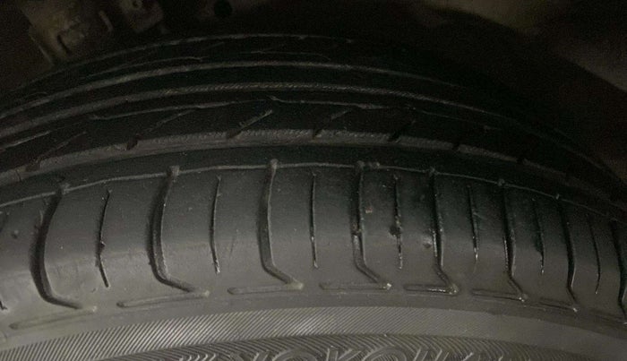 2015 Maruti Ciaz ZXI AT, Petrol, Automatic, 1,04,740 km, Right Rear Tyre Tread