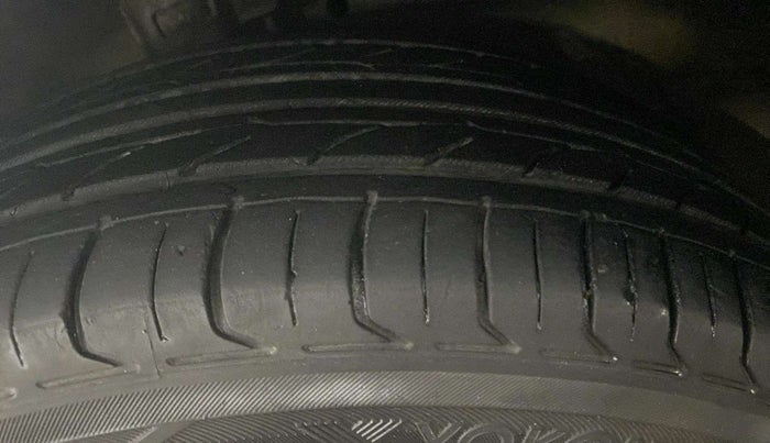 2015 Maruti Ciaz ZXI AT, Petrol, Automatic, 1,04,740 km, Left Rear Tyre Tread